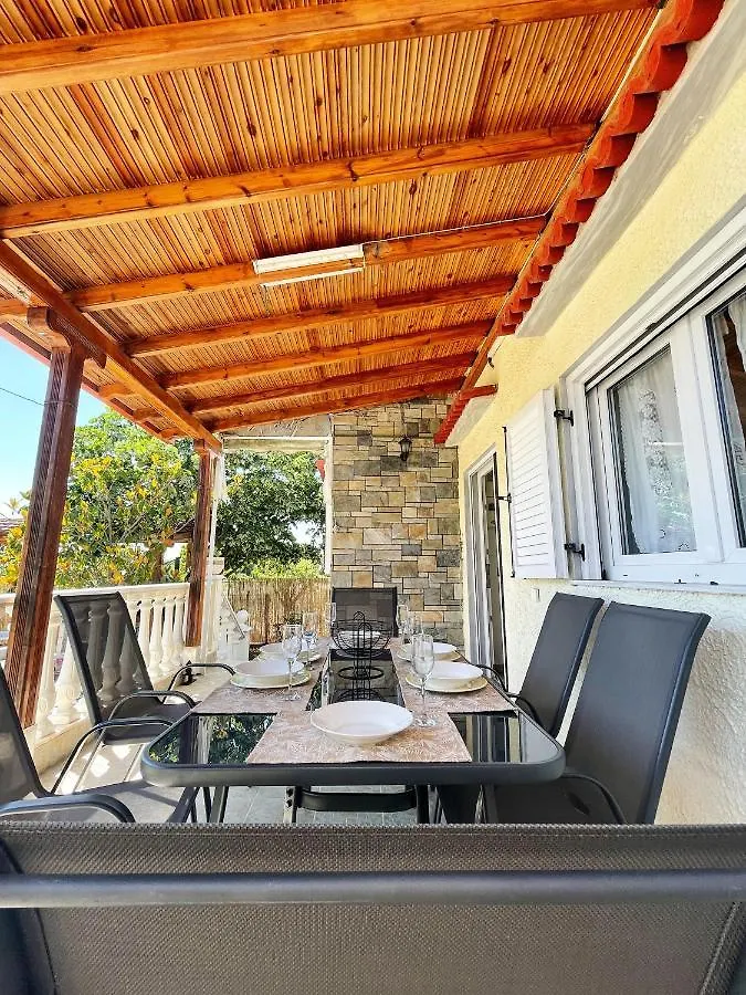 Casa Lia-Beach Front Villa Nea Kallikrateia 0*,