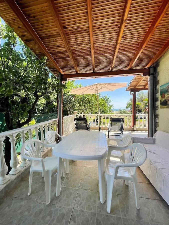 Casa Lia-Beach Front Villa Nea Kallikrateia 0*,